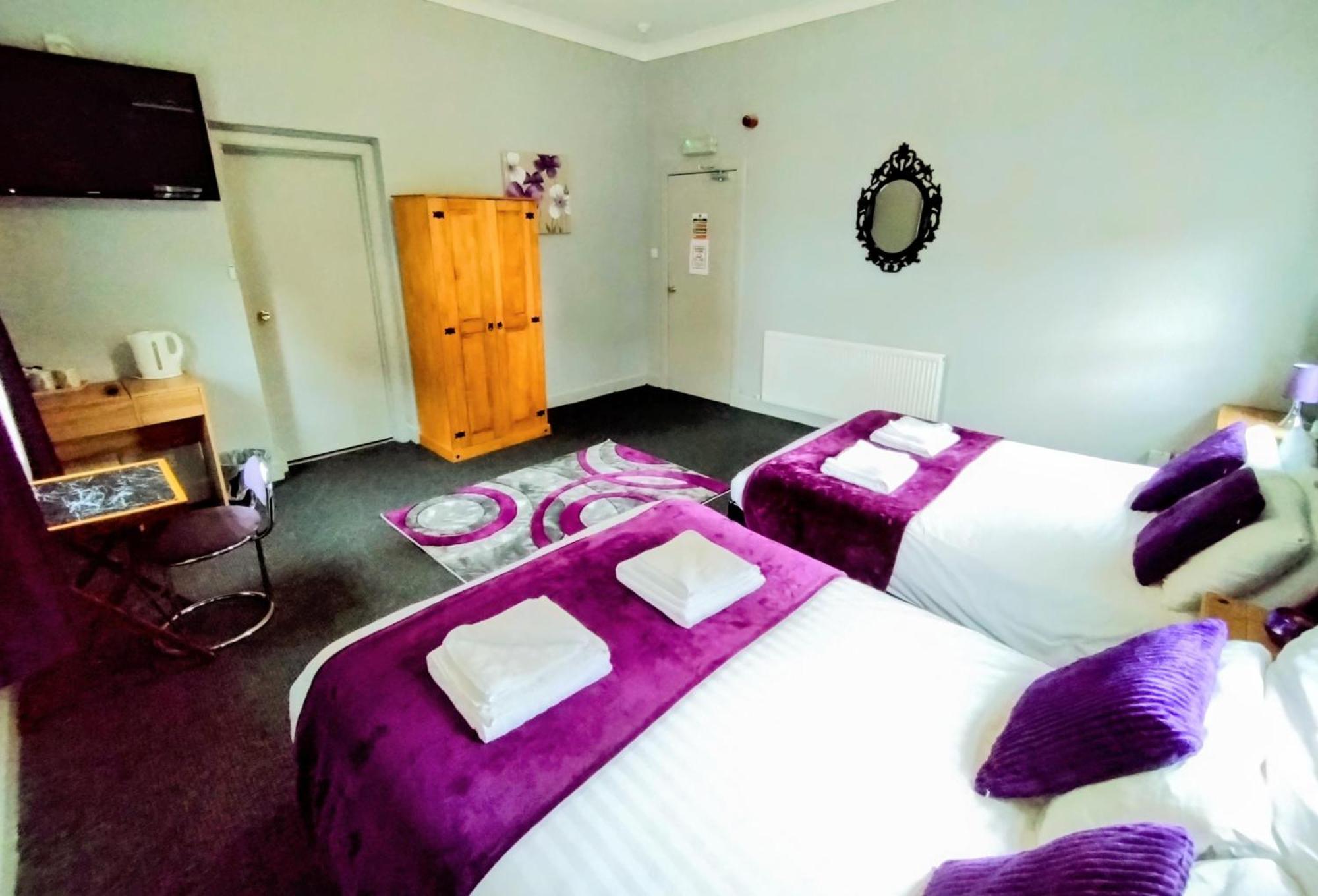 Oyo Gin House Hotel Greenock Esterno foto