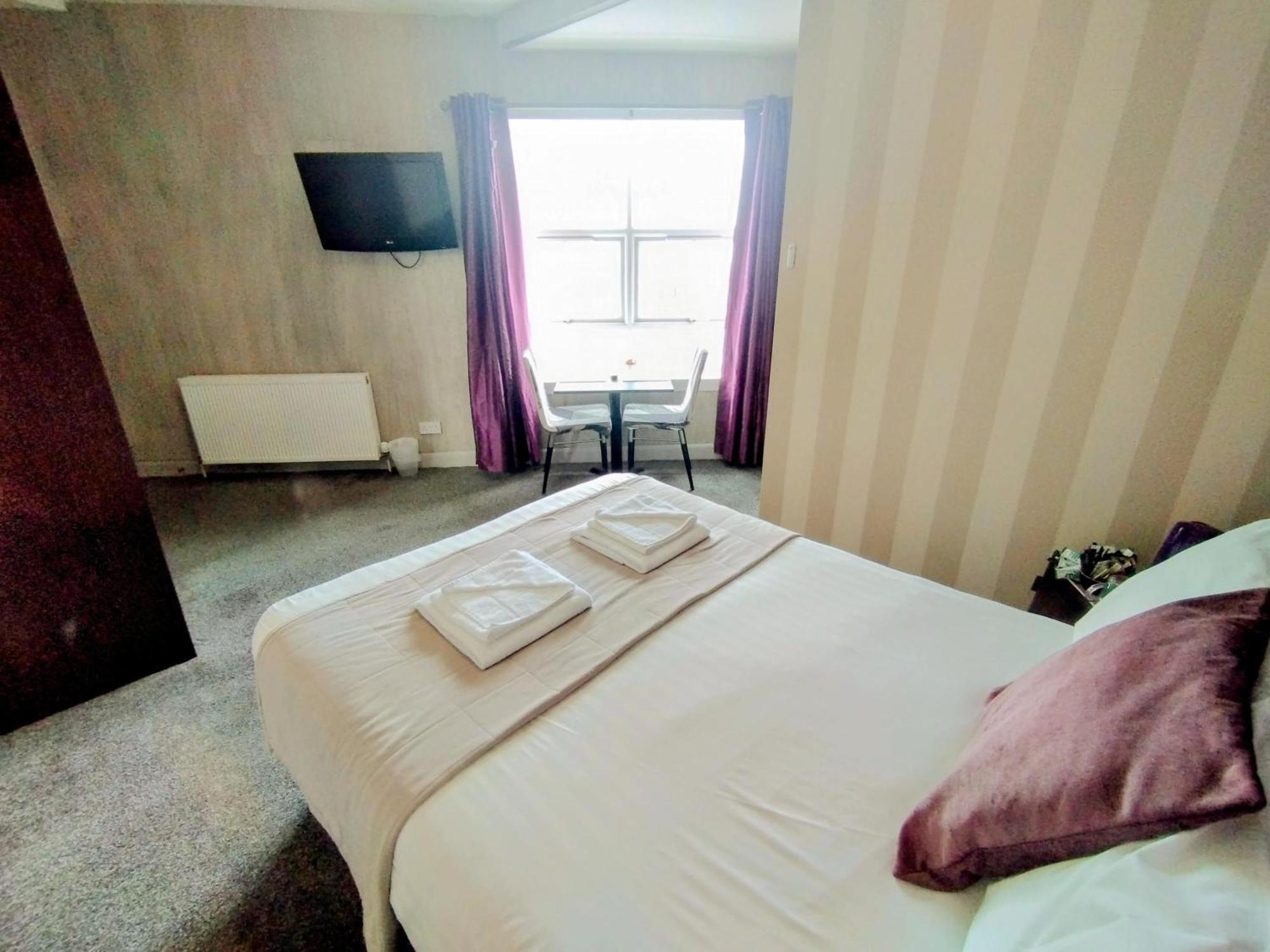 Oyo Gin House Hotel Greenock Esterno foto