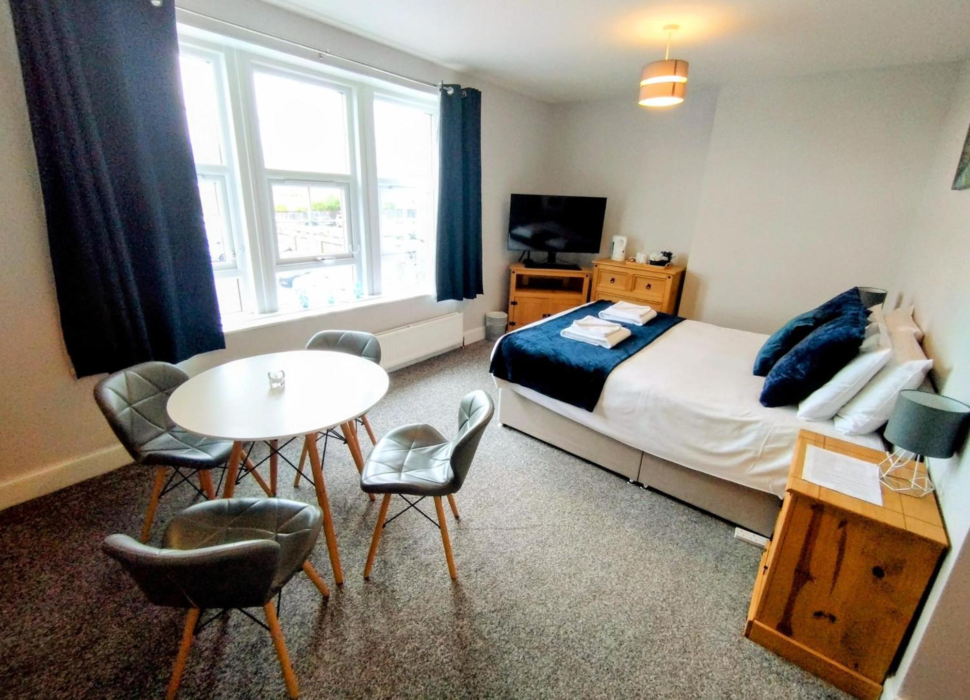 Oyo Gin House Hotel Greenock Esterno foto