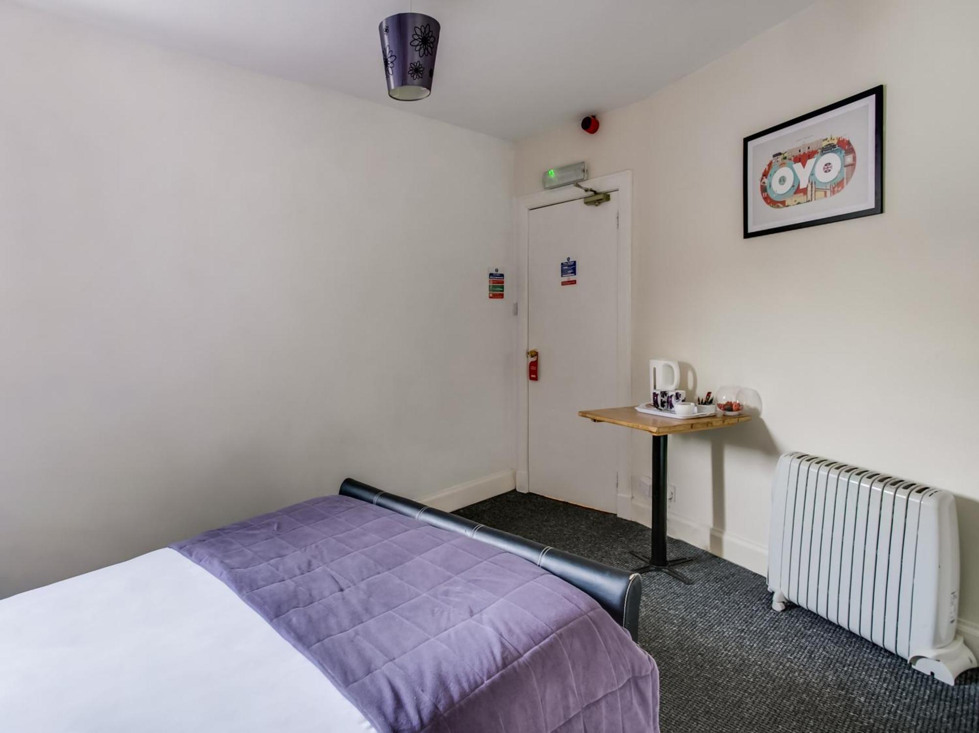 Oyo Gin House Hotel Greenock Esterno foto