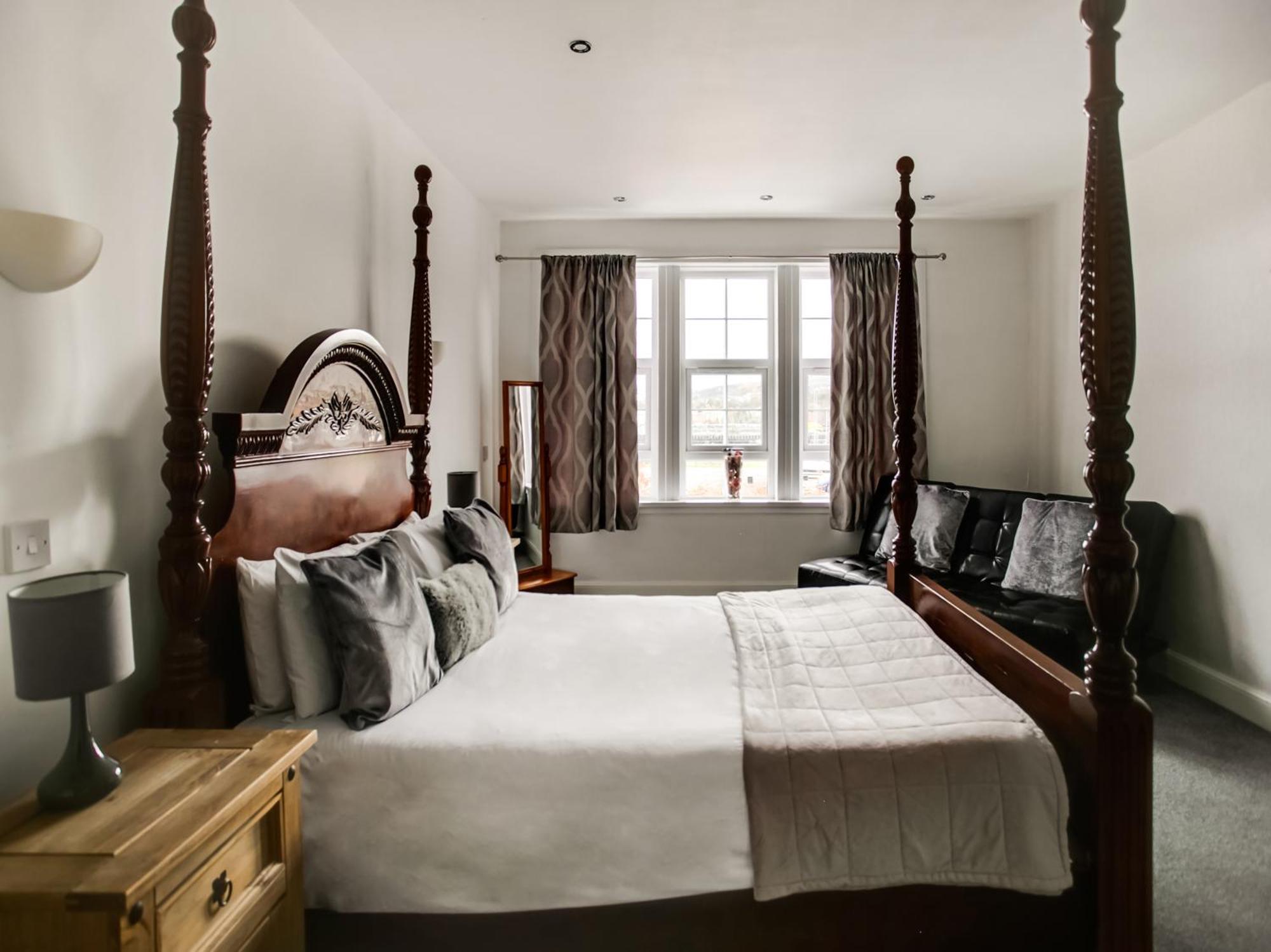 Oyo Gin House Hotel Greenock Esterno foto
