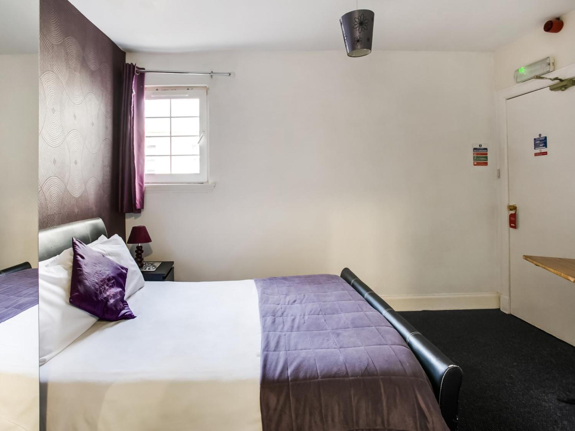 Oyo Gin House Hotel Greenock Esterno foto